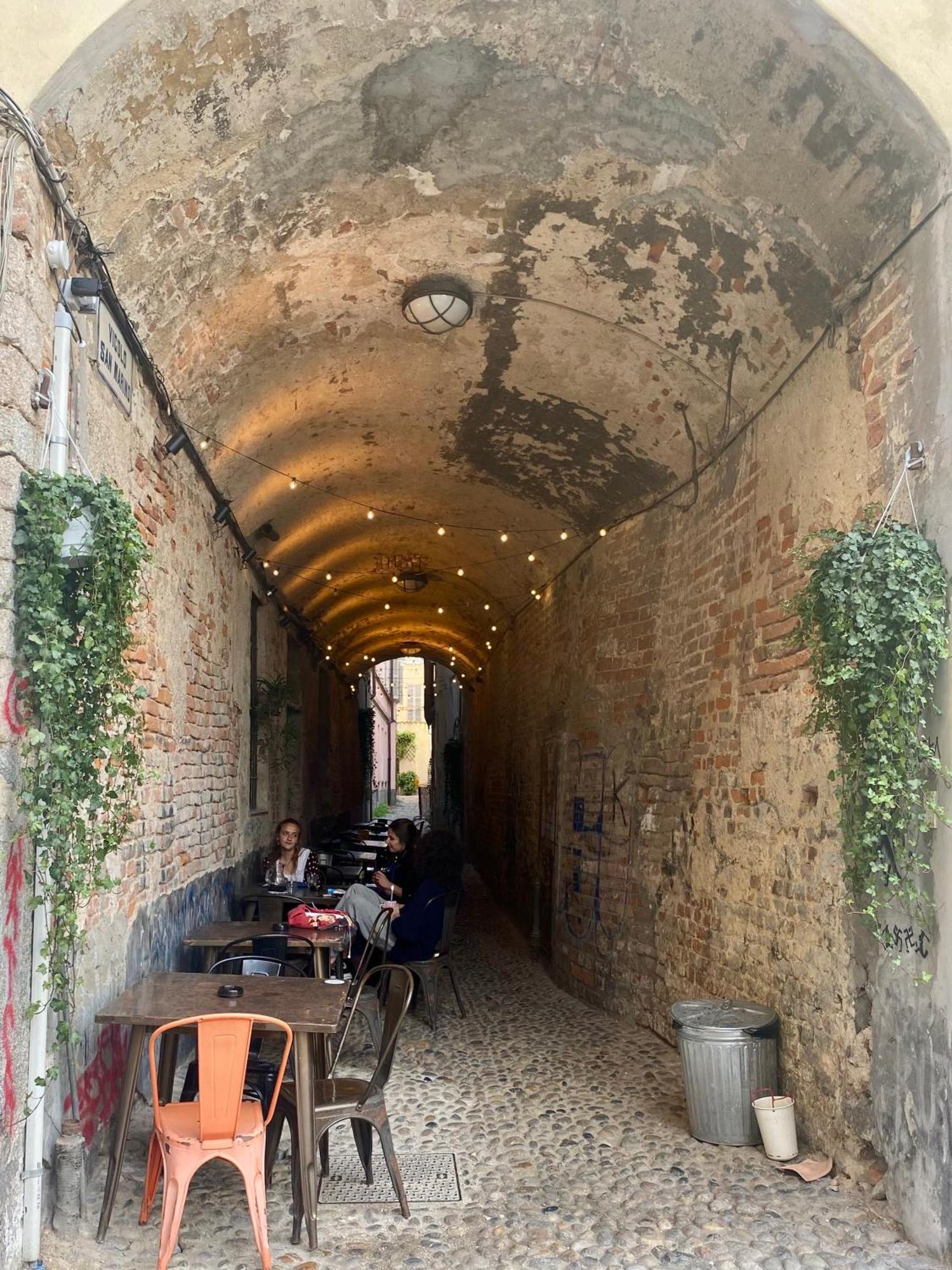 Wanderlust Splendido Appartamento In Centro Pavia Buitenkant foto